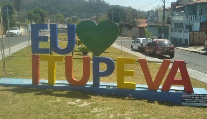 “Eu amo” volta ao letreiro na Vila São João